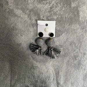 Black and white dangling earrings charming Charlie’s